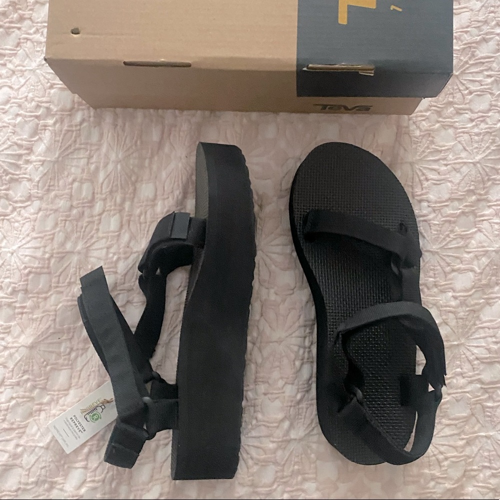 Teva- Flatform Sandals, NWT, size 9